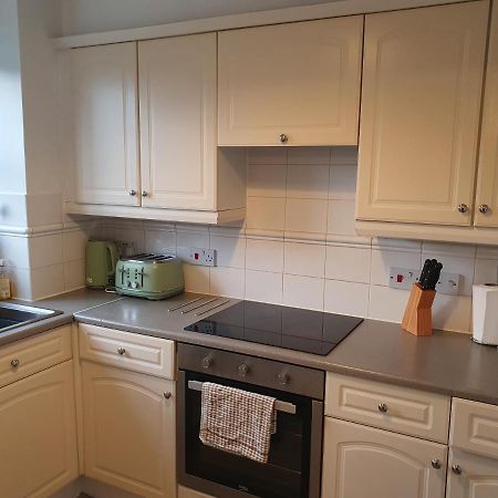 Entire 2 Bedroom Apartment Free Parking Saffron Walden Bagian luar foto