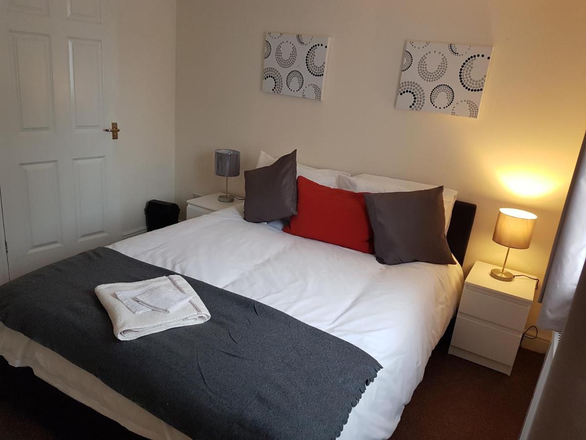 Entire 2 Bedroom Apartment Free Parking Saffron Walden Bagian luar foto